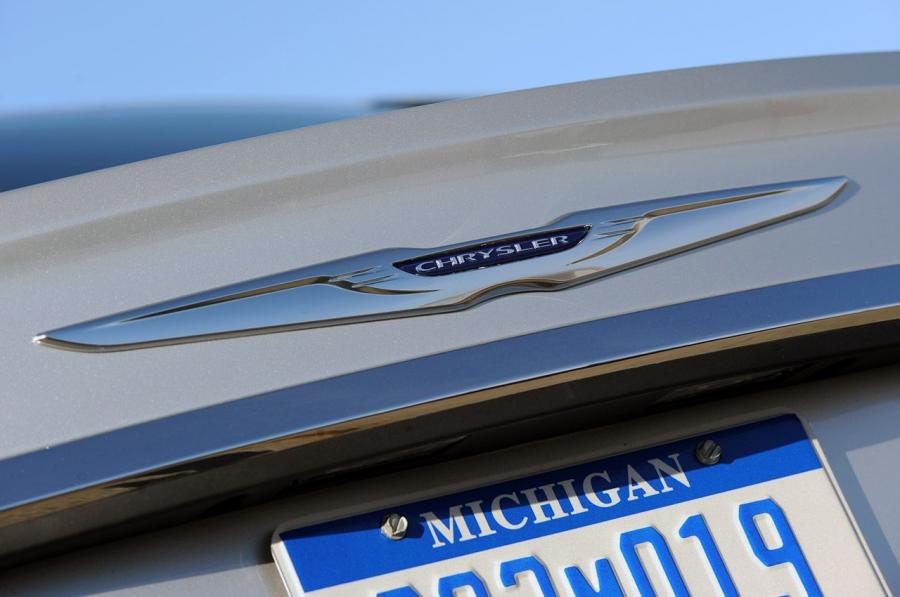  Chrysler 200 2011 года  (фото 38 из 122)